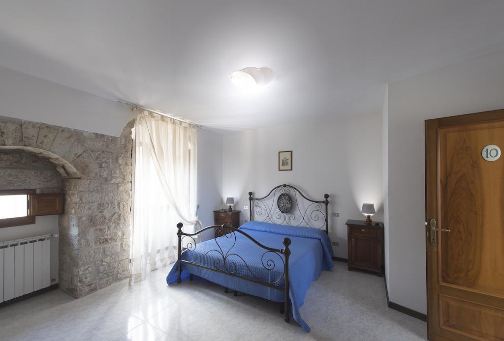 Residenza Di Via Piccardi Bed and Breakfast Gubbio Værelse billede